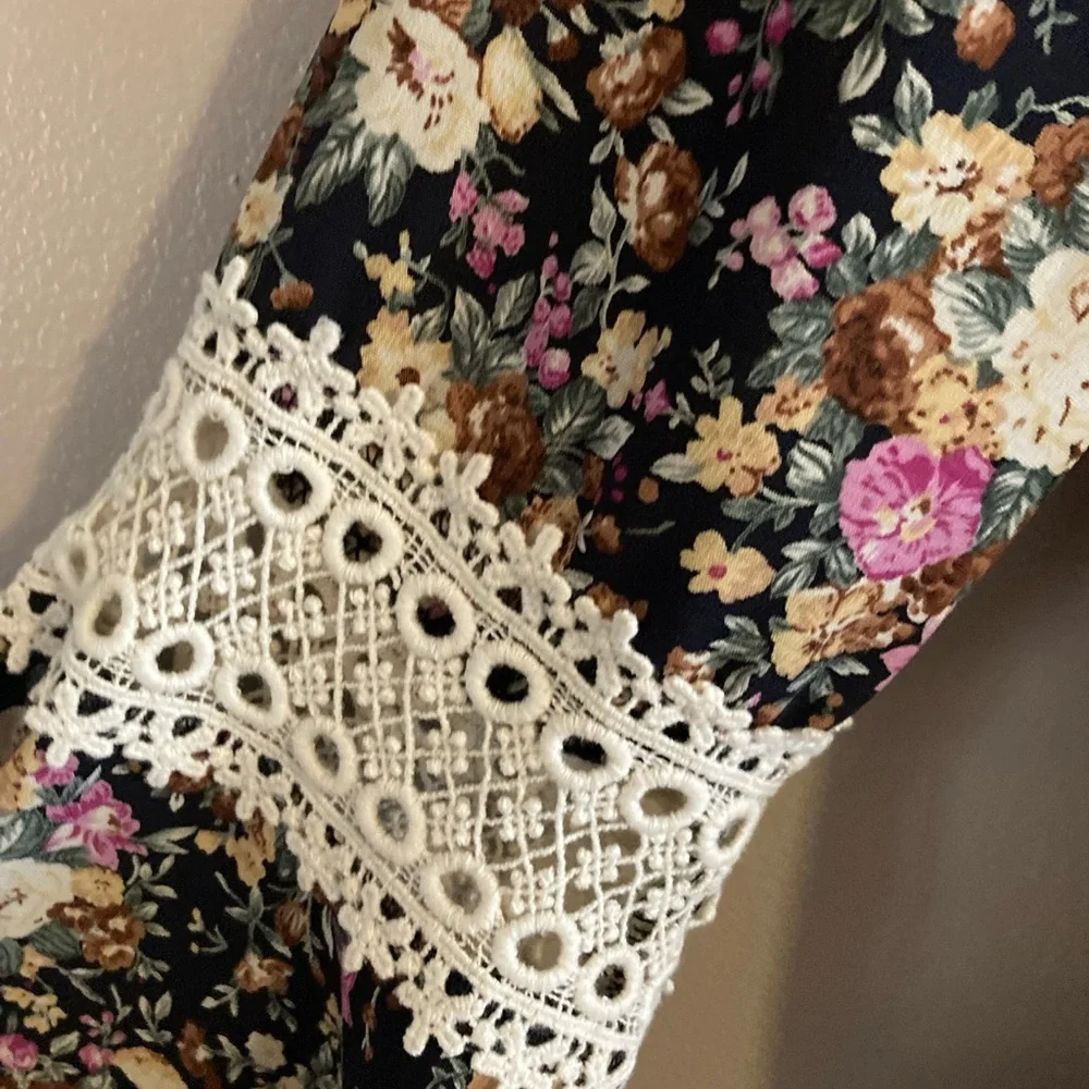 $3❤️Bundled I.Joah Blouse - Picture 3 of 6